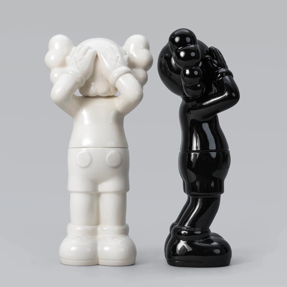 KAWS, KAWS:HOLIDAY UK - Containers (Limited 1000 Sets)